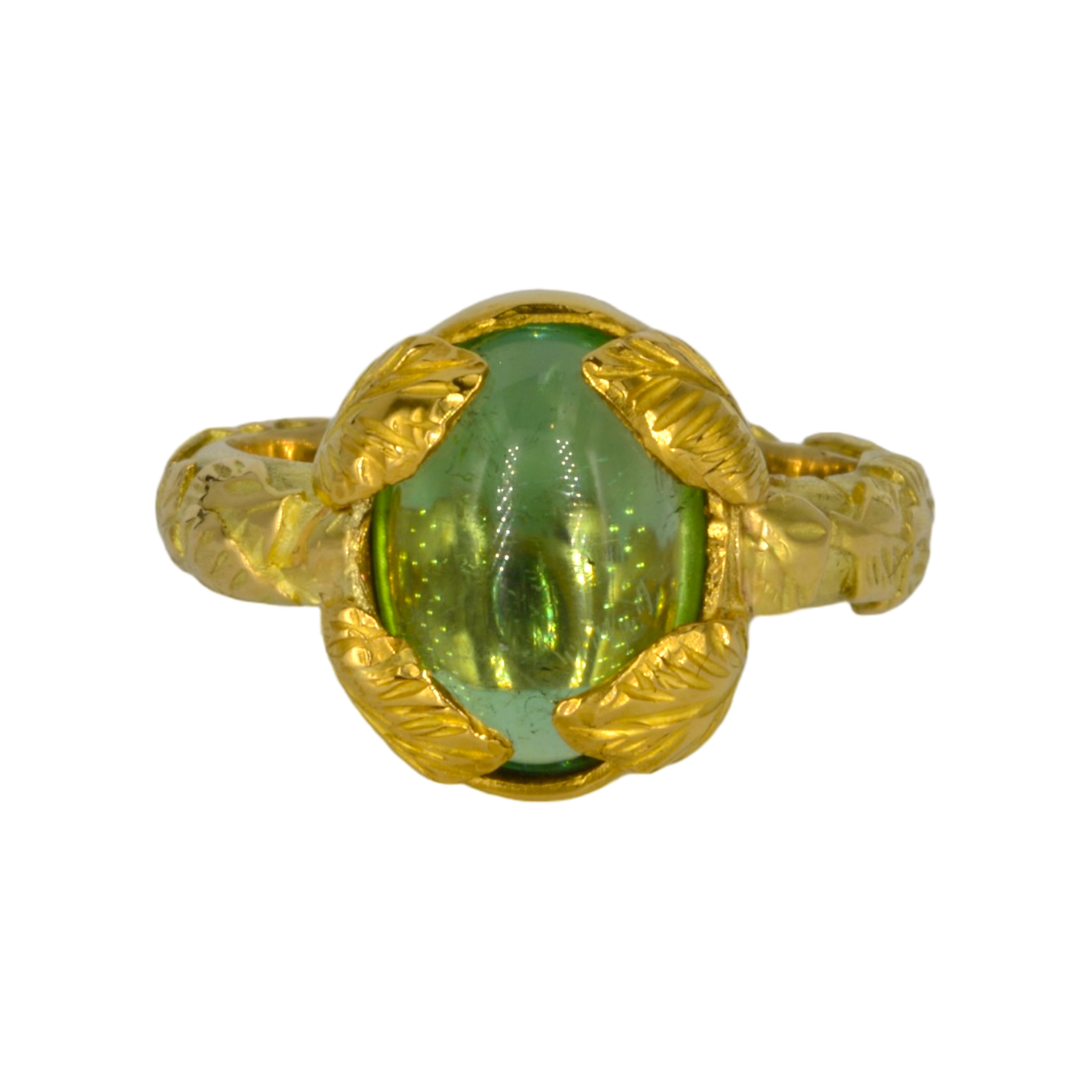 Ring ovale groene toermalijn gezet in gouden bladeren